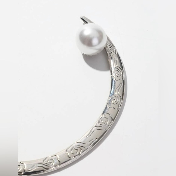 ❀ Elegant Half Moon Faux Pearl Hair Pin Jewelry - Picture 3 of 6